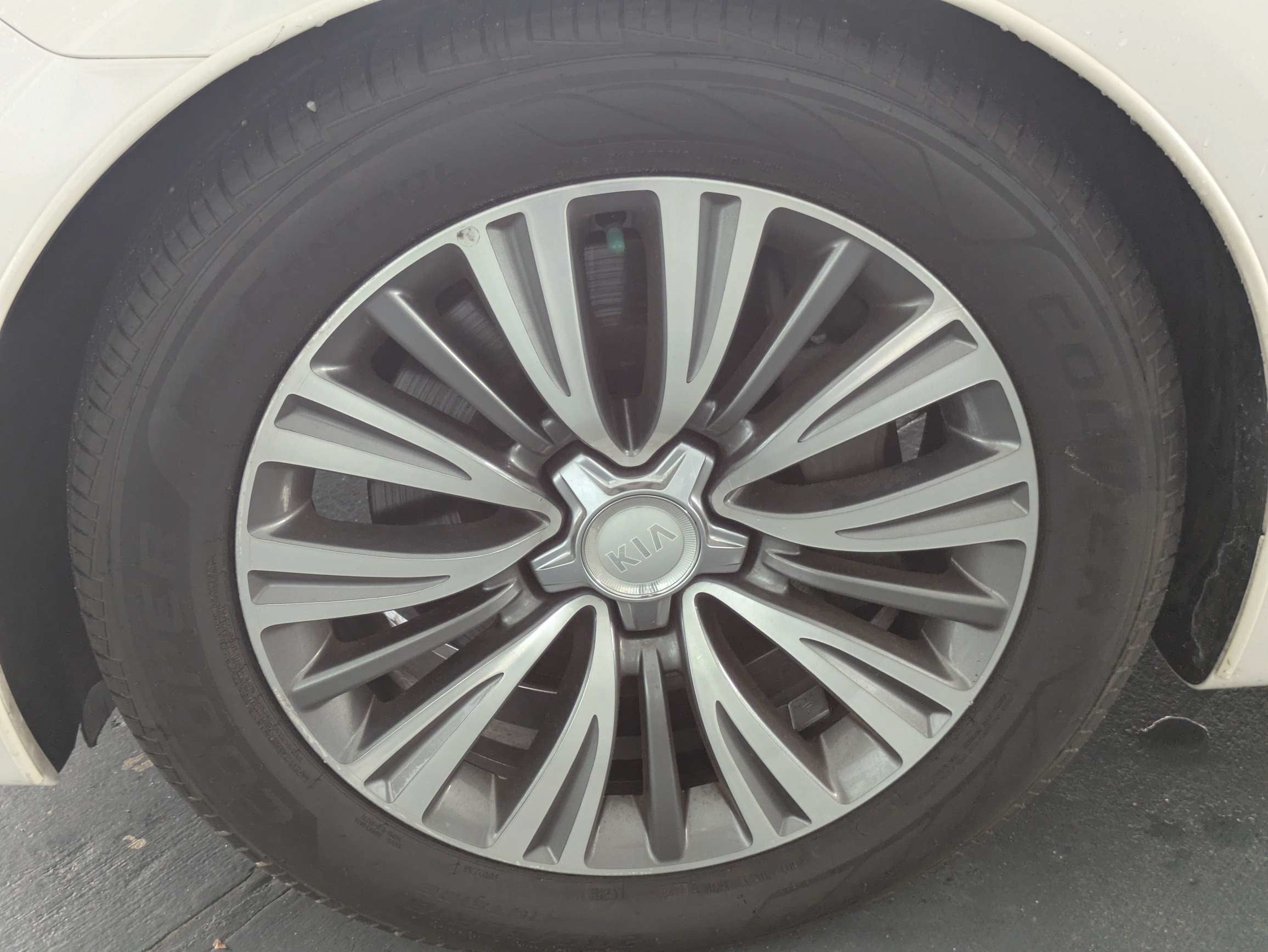 2017 Kia K900 Premium 3.8L