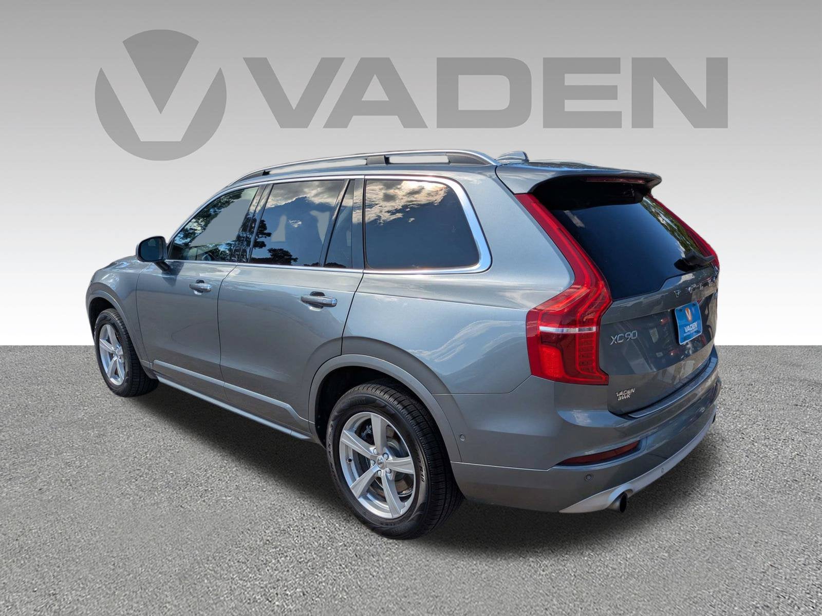 2018 Volvo XC90 T5 Momentum