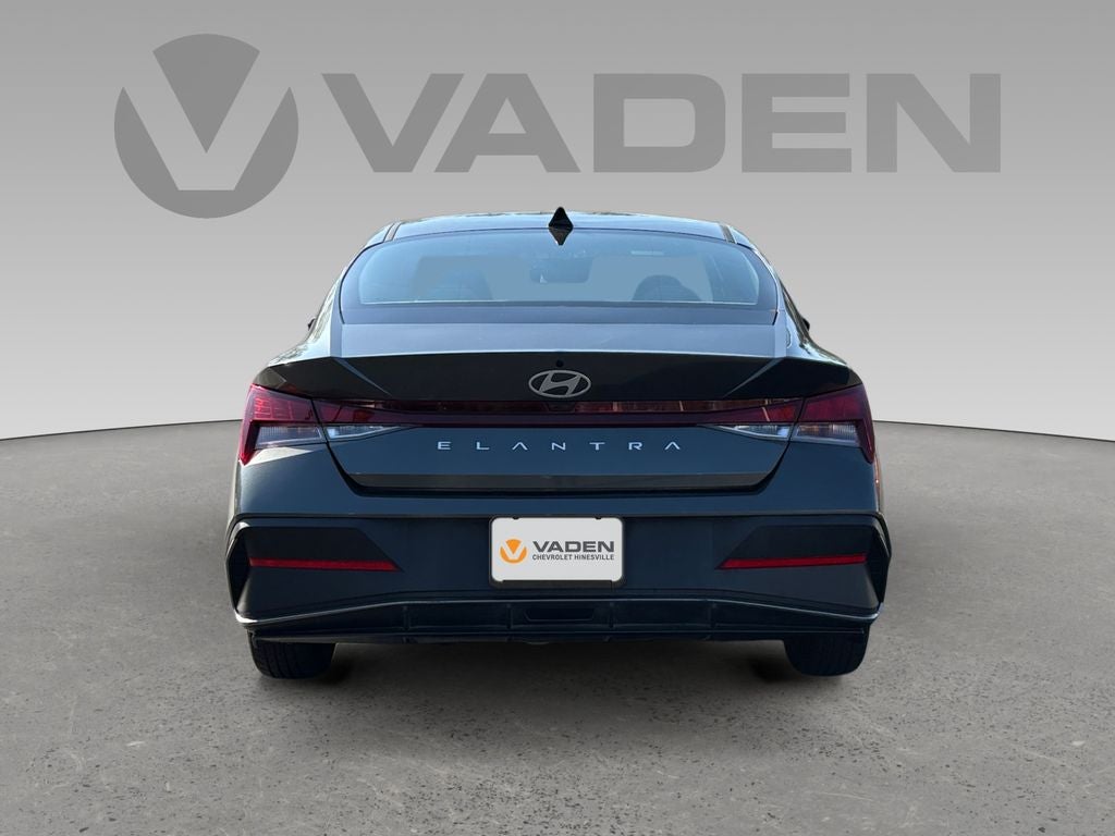 2024 Hyundai ELANTRA SE