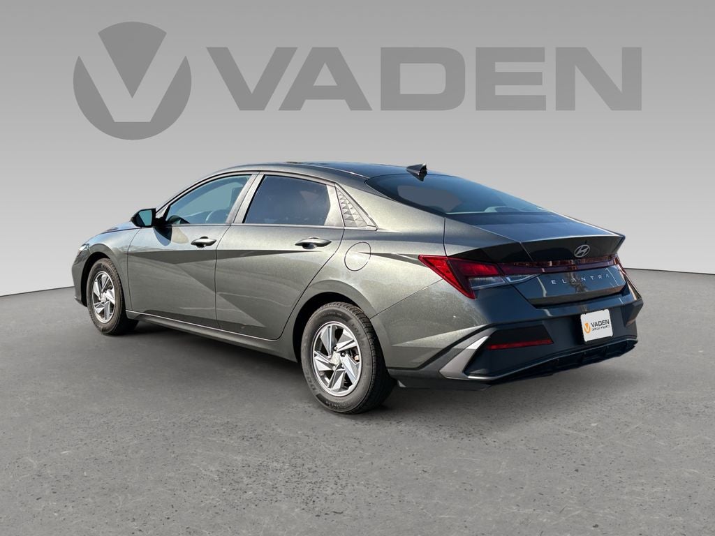 2024 Hyundai ELANTRA SE