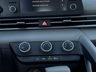 2024 Hyundai ELANTRA SE