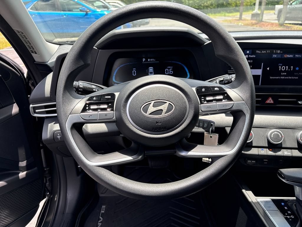 2025 Hyundai ELANTRA SE