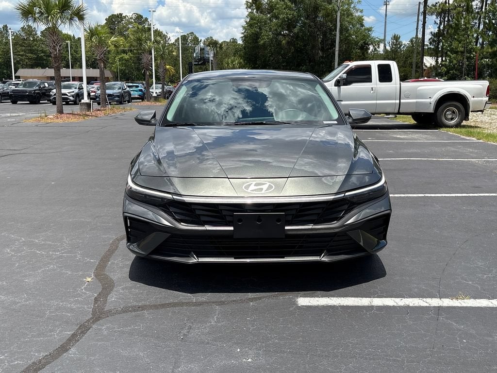 2025 Hyundai ELANTRA SE