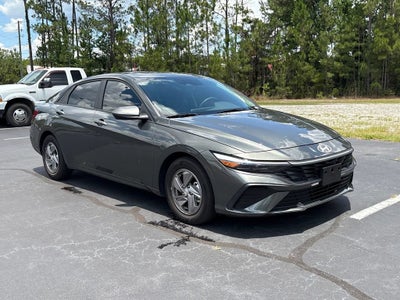 2025 Hyundai ELANTRA SE